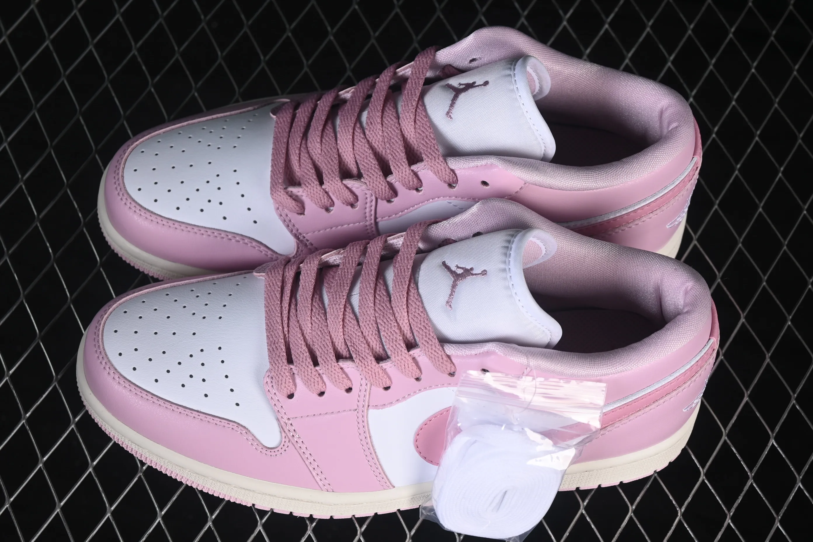 All categories Air Jordan Jordan series basketball shoes Air Jordan 1 Low Air Jordan 1 Low AJ1 Joe 1 white and pink low-top retro culture basketball shoes DC0774-607
